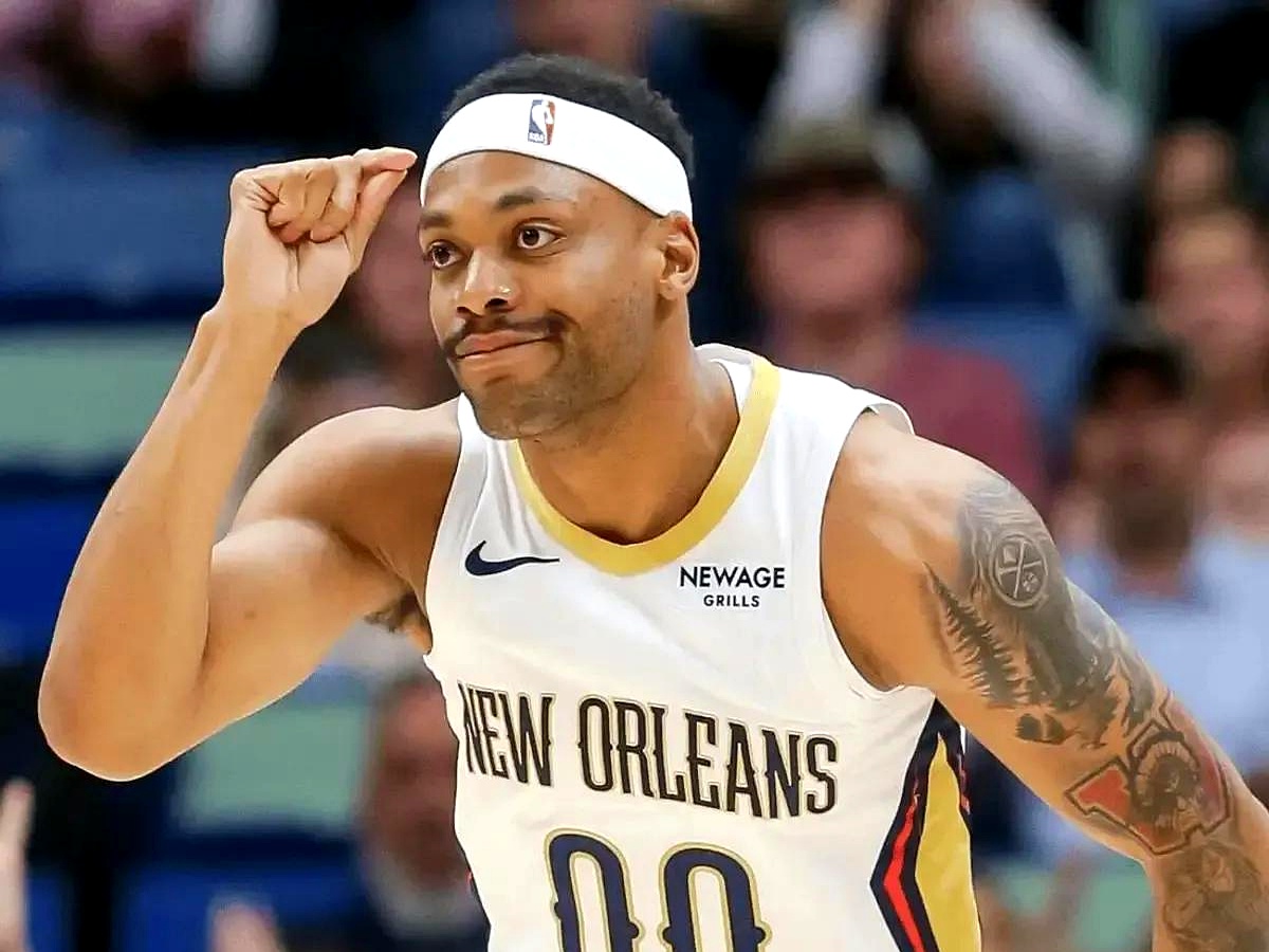 休斯敦火箭训练开放日，加时末段内部沟通引欢呼，荷甲在即，球队文化再被提及的简单介绍